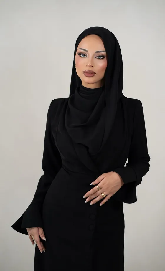 Elegantes Braut-Make-up mit Soft Glam Look und Hijab-Styling im Sisters Beauty Studio Wien