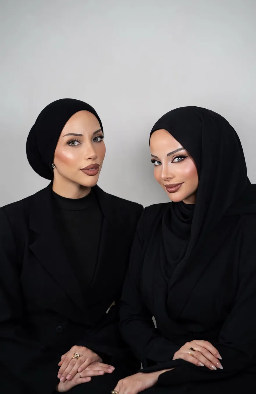 Kübra und Yagmur, die Gründerinnen des Sisters Beauty Studio by K.Y. in Wien