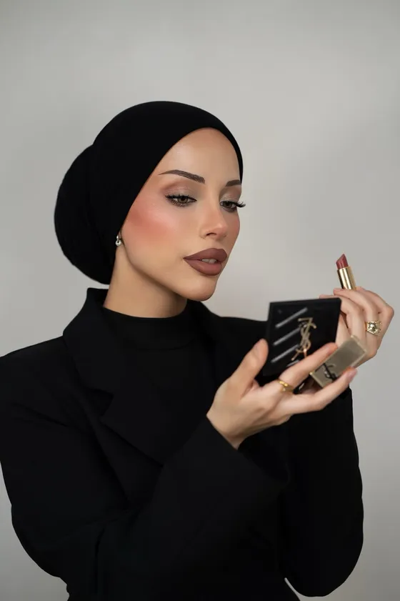 Professionelle Lippenstift-Farbberatung für Abend-Make-up bei besonderen Anlässen in Wien